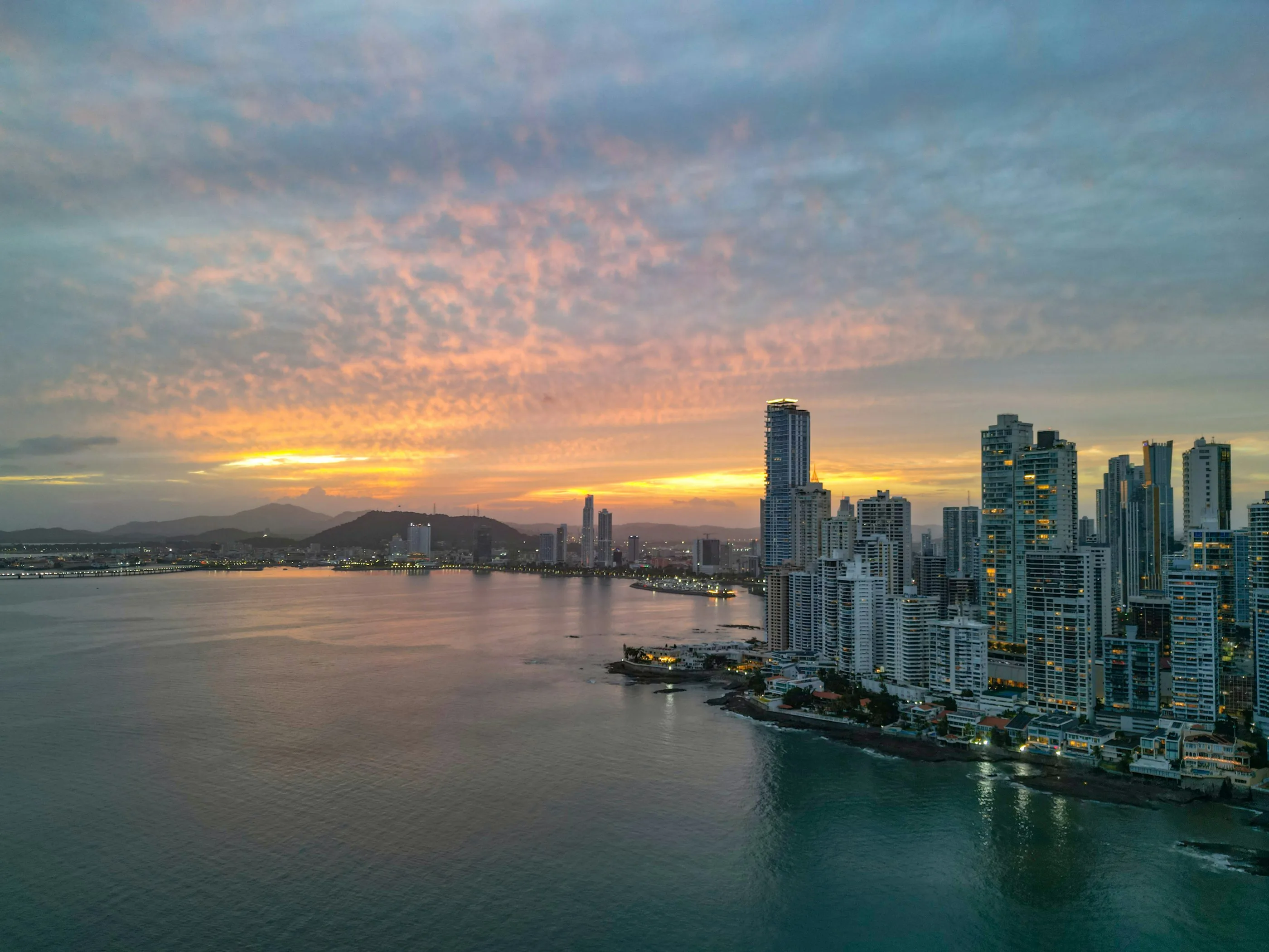 Skyline de Ciudad de Panamá al atardecer